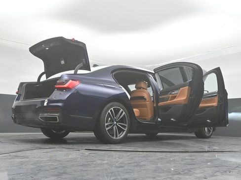 Used 2022 BMW 750i xDrive 750i xDrive w/ Luxury Rear Seating Package image 51