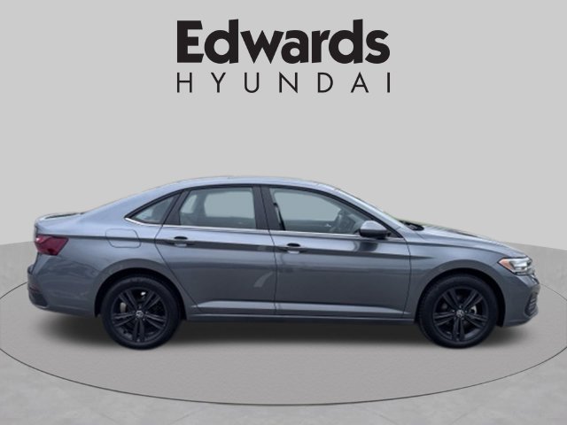 Used 2024 Volkswagen Jetta SE w/ Panoramic Sunroof Package FWD image 5
