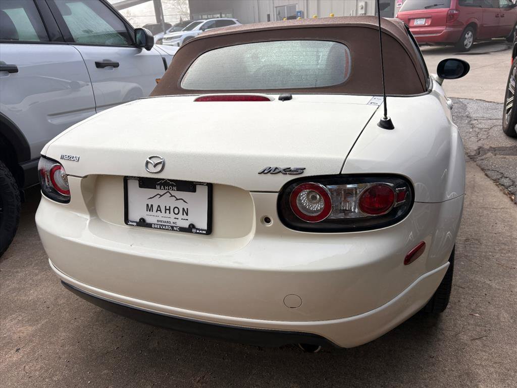 Used 2007 MAZDA MX-5 Miata Grand Touring w/ Premium Pkg RWD image 7