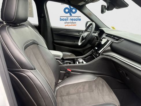 Used 2023 Jeep Grand Cherokee L Laredo AWD/4WD image 15
