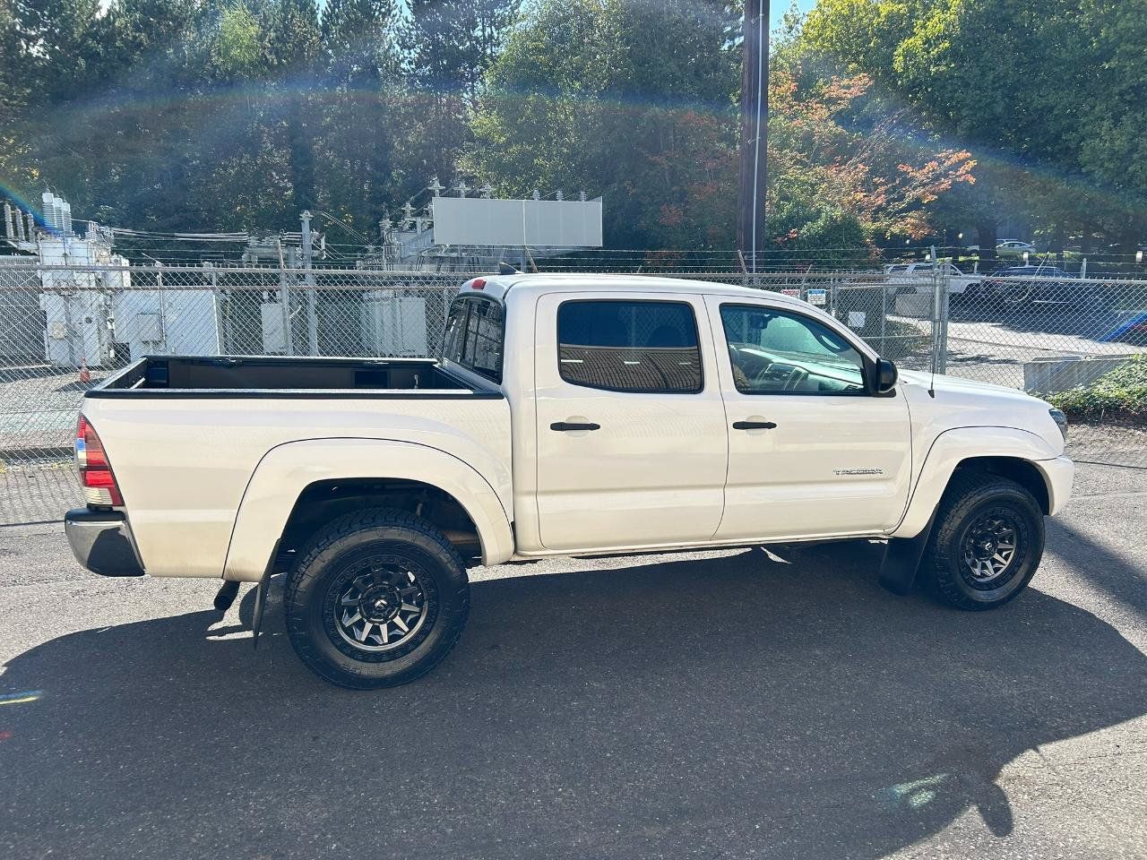Used 2012 Toyota Tacoma 4x4 Double Cab w/ SR5 Pkg image 4