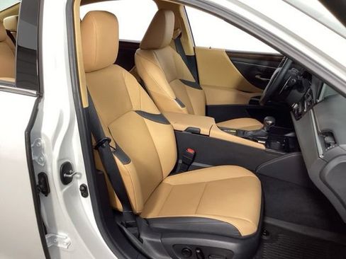 Used 2025 Lexus ES 350 w/ Premium Package FWD image 16
