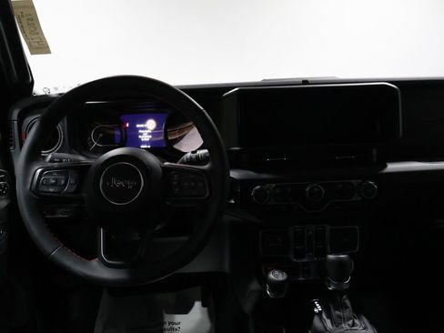 Used 2024 Jeep Wrangler Unlimited Rubicon w/ Convenience Group image 16