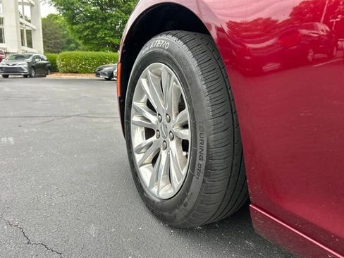 Used 2016 Chrysler 300 C RWD image 11