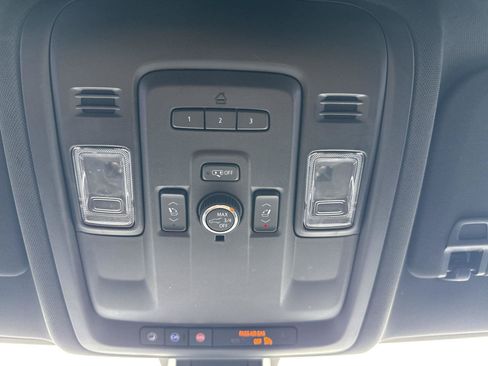 Used 2021 Chevrolet Tahoe Premier AWD/4WD image 25