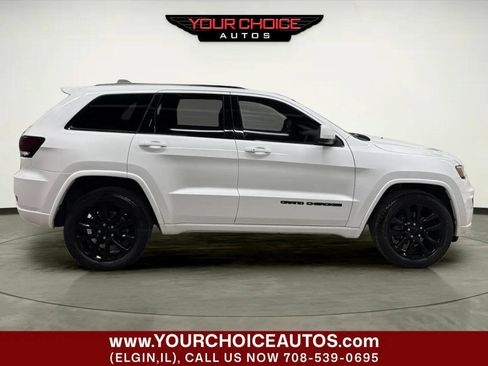 Used 2018 Jeep Grand Cherokee Altitude AWD/4WD image 9