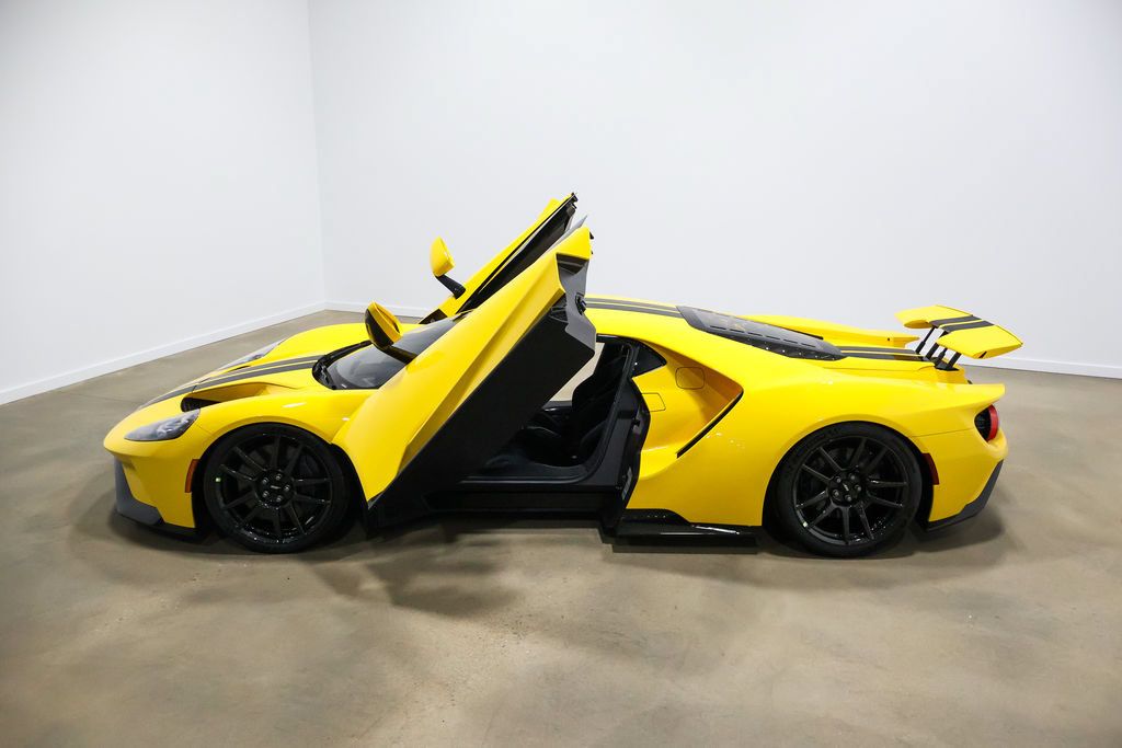 Used 2020 Ford GT Carbon Series RWD image 20