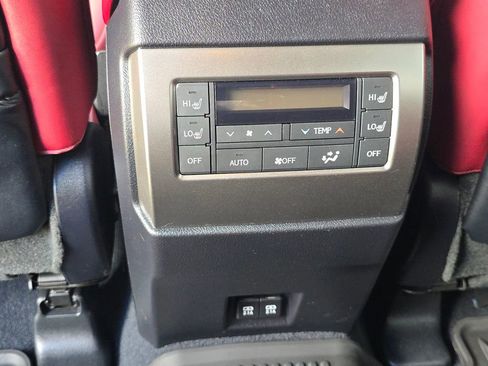 Used 2022 Lexus GX 460 Premium w/ Accessory Package image 19