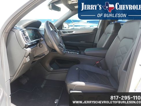 Used 2024 Volkswagen Atlas Cross Sport SE image 7