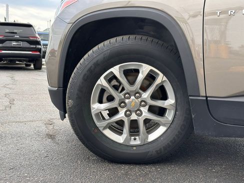 Used 2020 Chevrolet Traverse LT w/ Driver Confidence II Package AWD/4WD image 10