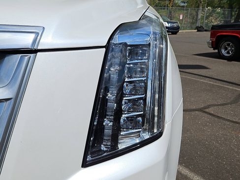 Used 2016 Cadillac Escalade Luxury AWD/4WD image 9