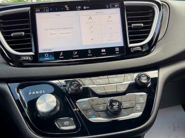 Used 2025 Chrysler Pacifica Select FWD image 14