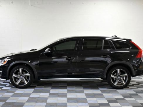 Used 2018 Volvo V60 T5 Cross Country w/ Convenience Package image 2
