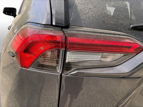 Used 2025 Toyota RAV4 LE AWD/4WD image 25