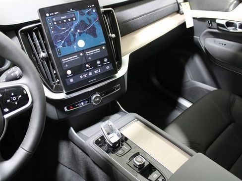 New 2025 Volvo XC90 T8 Plus w/ Protection Package Premier image 14