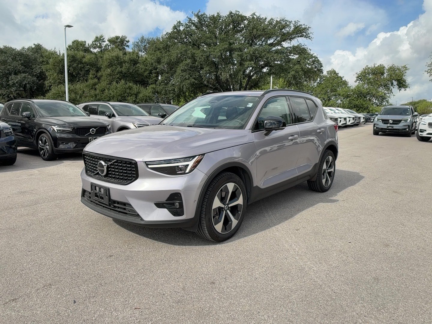 Used 2026 Volvo XC40 B5 Plus AWD/4WD image 2
