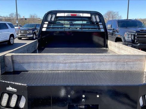 Used 2022 Ford F250 XL w/ Power Equipment Group image 9