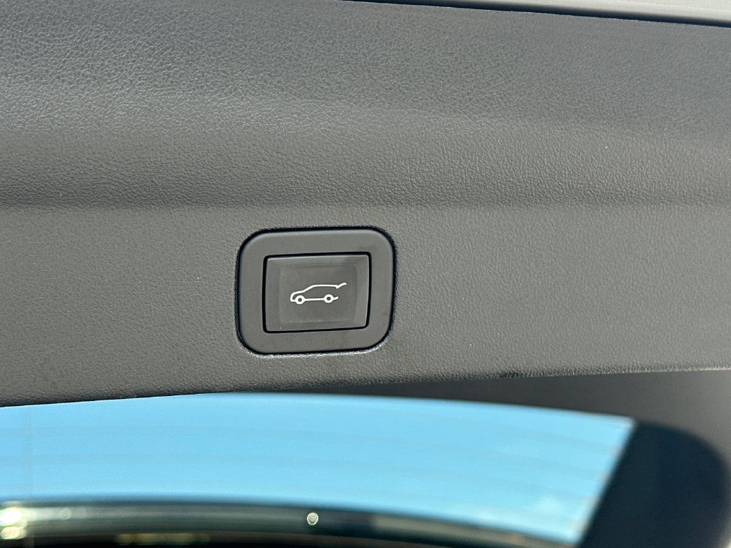 Certified 2026 Cadillac Escalade IQ Luxury 2 AWD/4WD image 19