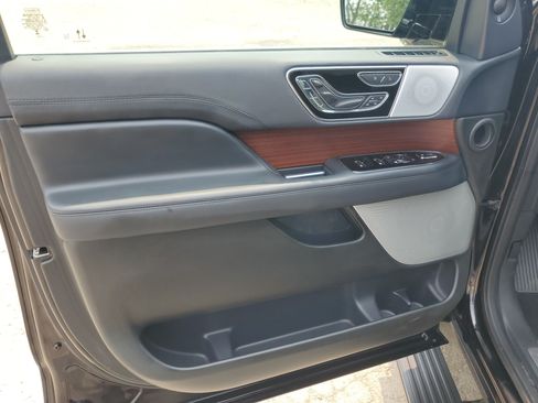 Certified 2023 Lincoln Navigator L Reserve AWD/4WD image 10