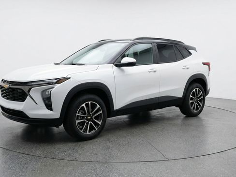 Used 2025 Chevrolet TrailBlazer LT image 3