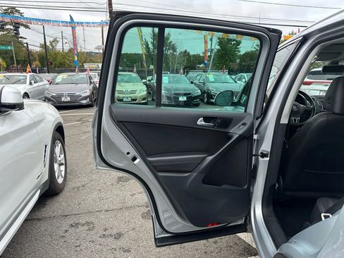 Used 2017 Volkswagen Tiguan Wolfsburg Edition image 14