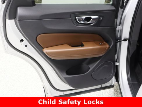 Used 2021 Volvo XC60 T5 Inscription w/ Advanced Package image 29