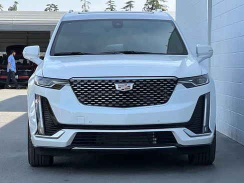 Used 2025 Cadillac XT6 Premium Luxury w/ Technology Package image 11