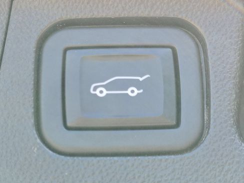 Used 2020 GMC Acadia Denali w/ Denali Ultimate Package AWD/4WD image 22