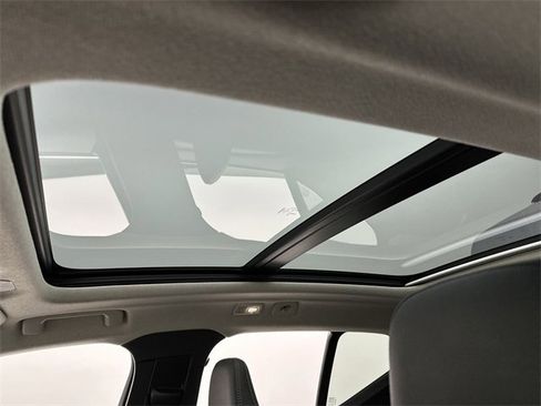 Certified 2025 Volvo XC40 B5 Core image 22