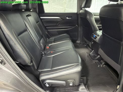 Used 2017 Toyota Highlander XLE AWD/4WD image 10