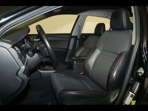 Used 2015 Toyota Camry SE image 2