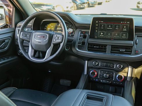 Used 2024 GMC Yukon XL SLT w/ SLT Premium Package AWD/4WD image 47