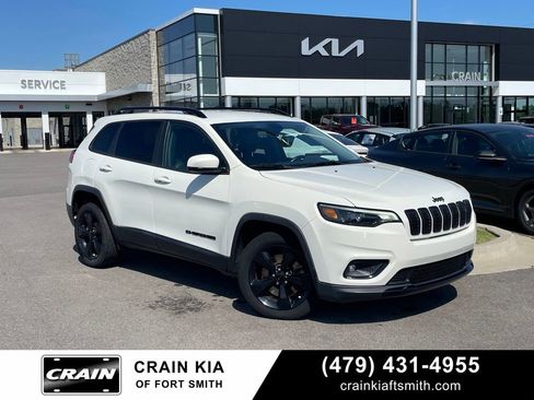 Used 2019 Jeep Cherokee Latitude Plus FWD image 1