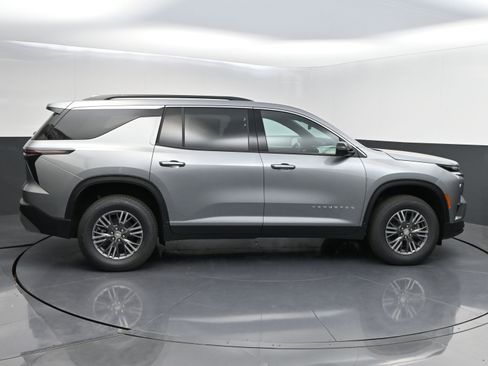 New 2026 Chevrolet Traverse LT FWD image 8