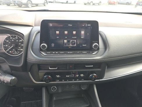 Used 2023 Nissan Rogue SV image 15