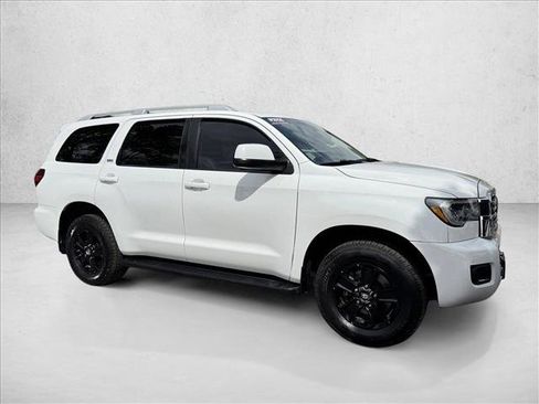 Used 2019 Toyota Sequoia SR5 AWD/4WD image 2