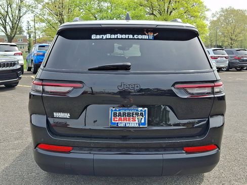 Used 2024 Jeep Grand Cherokee L Laredo image 5