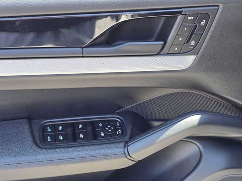 Used 2024 Porsche Cayenne S AWD/4WD image 24