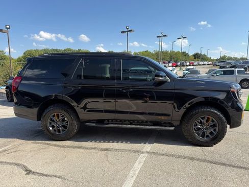 Used 2025 Ford Expedition Tremor AWD/4WD image 8