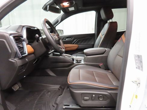 Used 2025 GMC Canyon AT4 w/ Technology Plus Package image 9