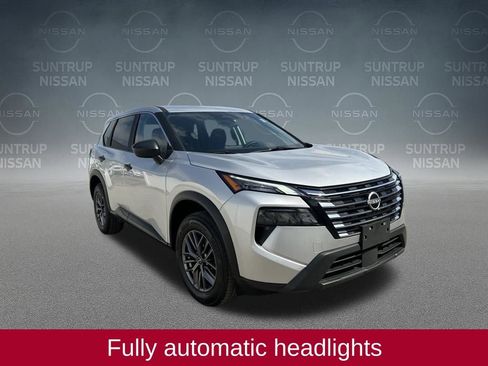 Used 2025 Nissan Rogue S image 9