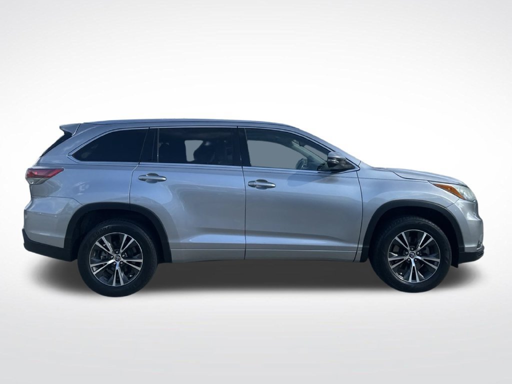 Used 2016 Toyota Highlander XLE FWD image 5