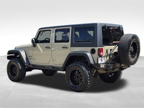 Used 2018 Jeep Wrangler Unlimited Sport w/ Connectivity Group AWD/4WD image 8