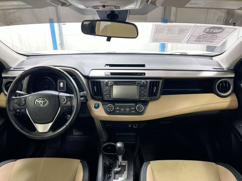 Used 2017 Toyota RAV4 XLE AWD/4WD image 10