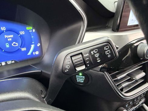 Used 2021 Ford Escape Titanium image 31