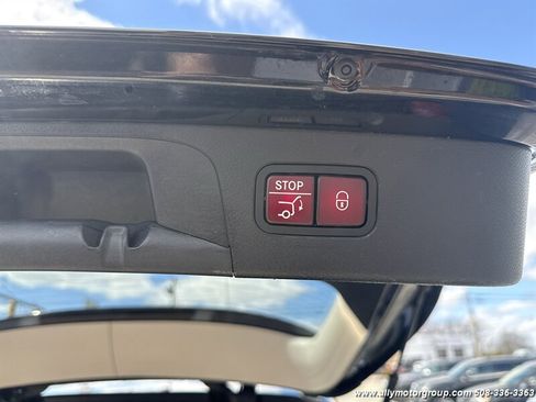 Used 2019 Mercedes-Benz GLC 300 4MATIC image 17