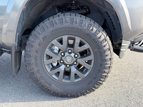 Used 2023 Toyota Tacoma SR5 w/ Technology Package AWD/4WD image 31