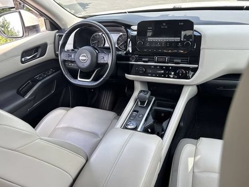 Used 2022 Nissan Pathfinder SL AWD/4WD image 26