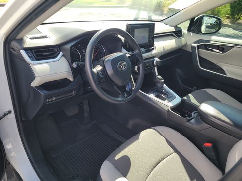 Used 2022 Toyota RAV4 XLE w/ Convenience Package FWD image 19