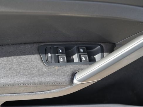 Used 2019 Volkswagen e-Golf SEL Premium image 27